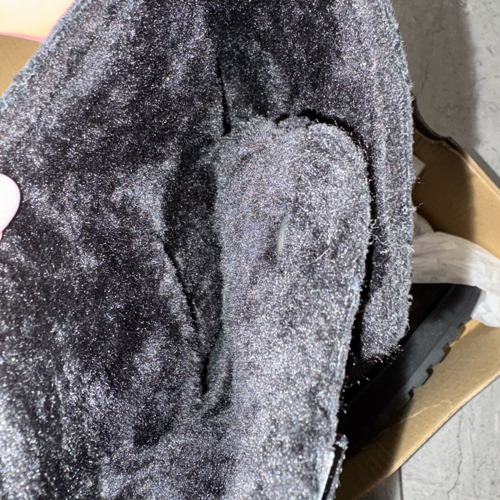 Skechers Black Rugged Sole Boots - Picture 4 of 6